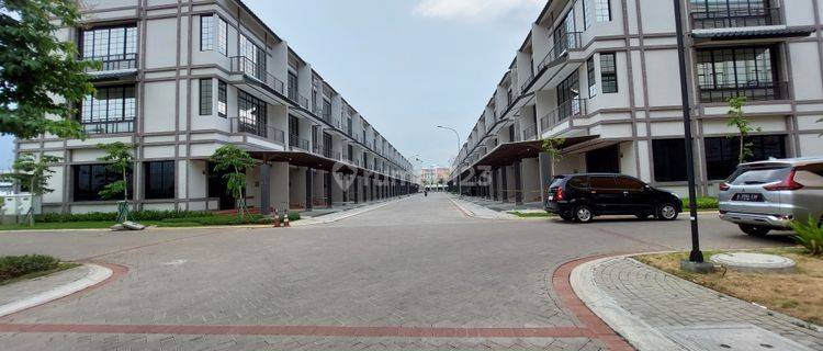Dijual Ruko Hook 3 Lantai Sedayucity, Kelapa Gading 1