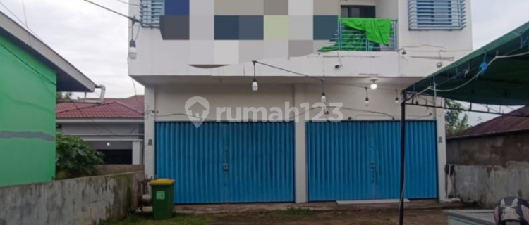 Large Shop House and Spacious Yard Suitable for Various Businesses in Pontianak 1
