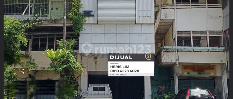 Ready-to-Use Commercial Shophouses with Strategic Location 1