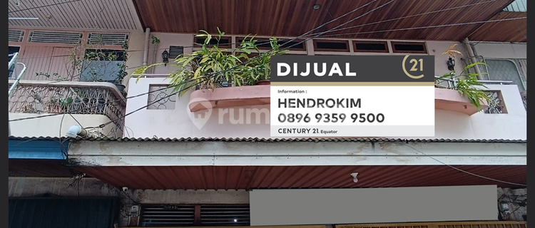 Business Shop with a Strategic Location on Nusa Indah 1 Street 1