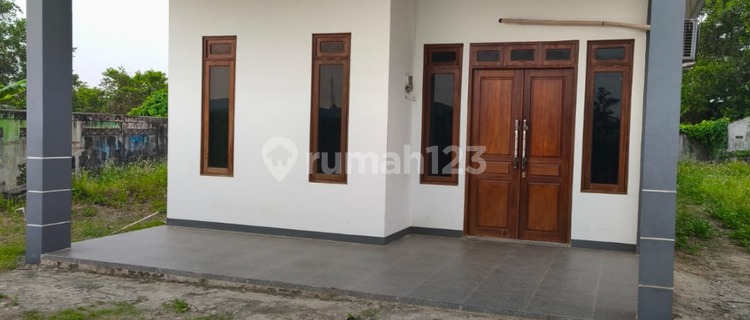Rumah Siap Huni Halaman Luas Di Tengah Pusat Kota Singkawang 1