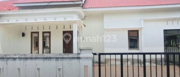 Ready-to-Occupy House on Jl. Parit Bugis, 10 Minutes to Supadio Airport 1