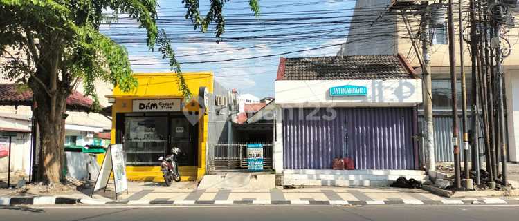 Rumah Hoek Strategis Dipinggir Jalan Kelud Raya Semarang 1