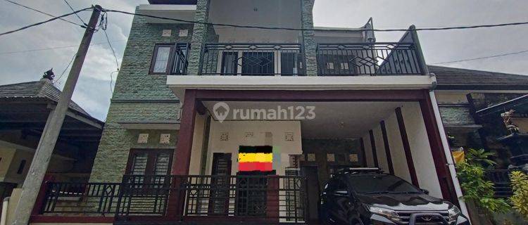 Rumah 2 Lantai Kondisi Terawat & Bersih One Gate System Lingkungan Tenang Dekat Fasilitas Umum Di Taman Griya Jimbaran Rumah Semi Furnished Bagus SHM - Sertifikat Hak Milik di Taman Griya, Jimbaran 1