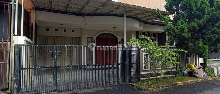 Rumah Bagus Siap Huni di Taman Kopo Indah 3 1