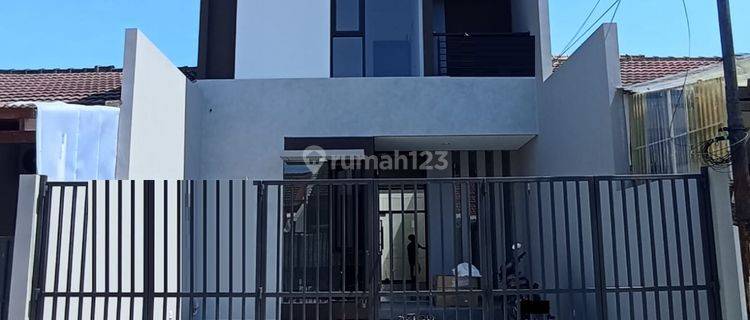 Rumah Cantik Modern Siap Huni di Taman Kopo Indah 2 1