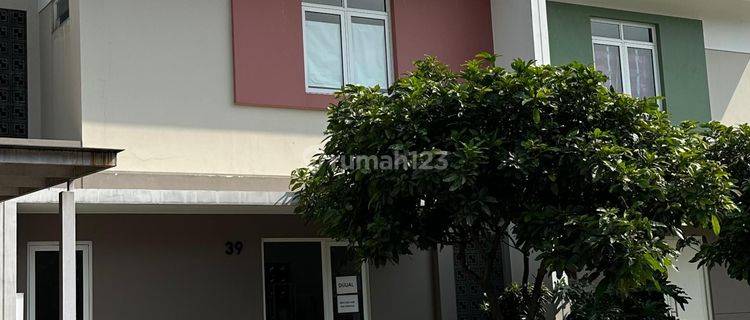 Disewakan Rumah 2 Lantai Cluster Dayana Summarecon Bandung 1