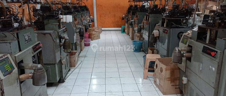 Dijual ruang usaha semi pabrik halaman luas di Maniro 1