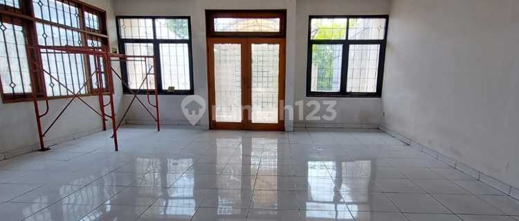 For Sale/For Rent Shophouse on Moch Toha Street 1