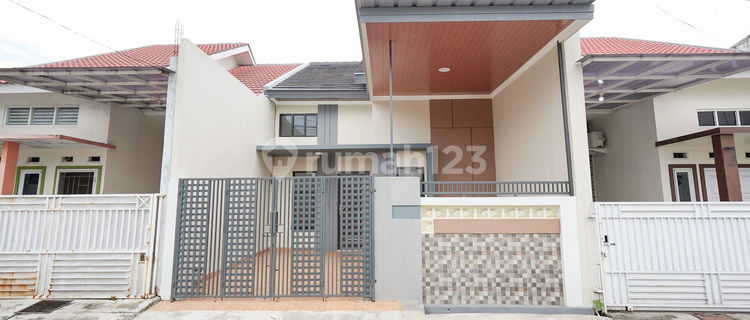 15 minutes to Summarecon Mall Bekasi House with SHM, Assisted by KPR J-35822 1