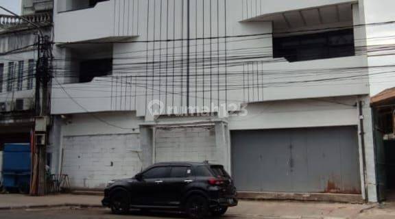 Sewa ruko 3 lantai besar mainroad jendral Sudirman mainroad 1