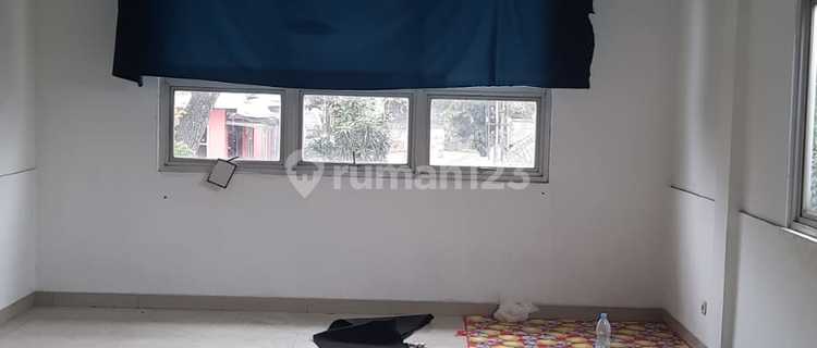 3-Storey Shop House Ready for Occupancy, Suitable for Business on Mainroad Cihampelas 1