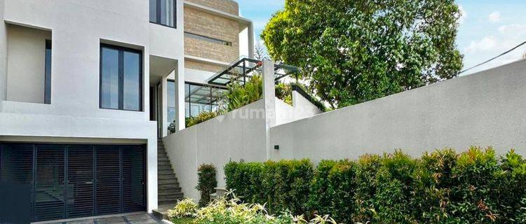 Jual Cepat Rumah Cantik 3 Lantai di Patra Kuningan Rasuna Said 1