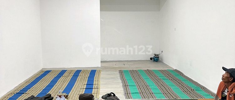 Ready-to-Operate Strategic Location by Main Road 1