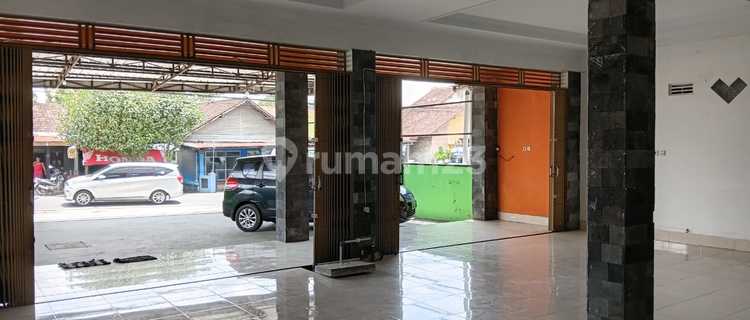 For Sale: 2-Story Shop House in Good Condition, Strategic Location in Klaten. 1