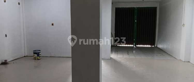 Commercial Shop for Rent, Ready for Business in Berbah, Sleman, Yogyakarta 1