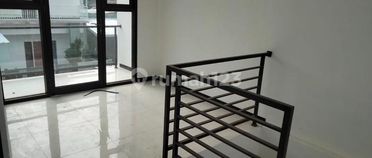 Siap Huni Ada Kolam Renang Bonus Ac 5,Spring Bed 2 ,Sofa Bed 1 1