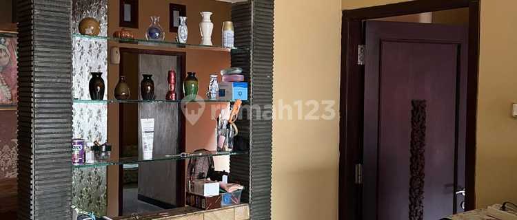 Ready-to-Occupy Semi-Furnished House in the City Center 1