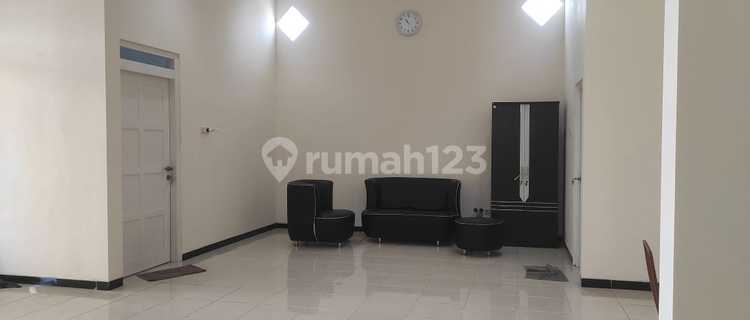 Comfortable Semi-Furnished House Near Wongsonegoro Hospital Ketileng 1