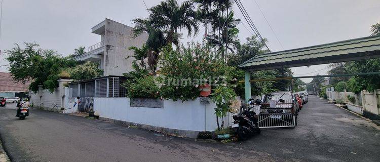 Rumah terawat di Jl. Angsana Raya 1