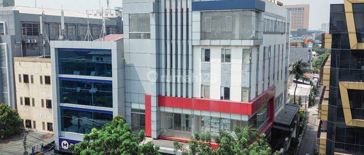 Gedung Perkantoran 6 lantai ada lift orang ada parkir basement 1