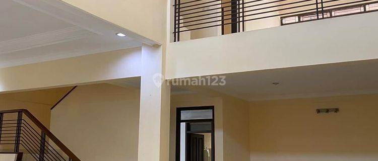 Dijual rumah minimalis di kawasan elite Setra Indah 1