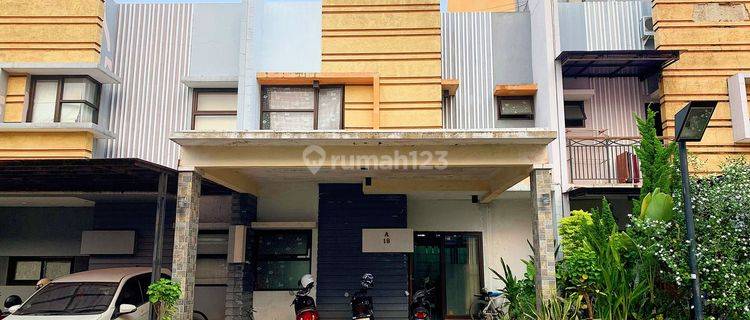 Rumah Modern Carport Luas 4 menit ke Living Plaza Pamulang Dibantu KPR J13381 1