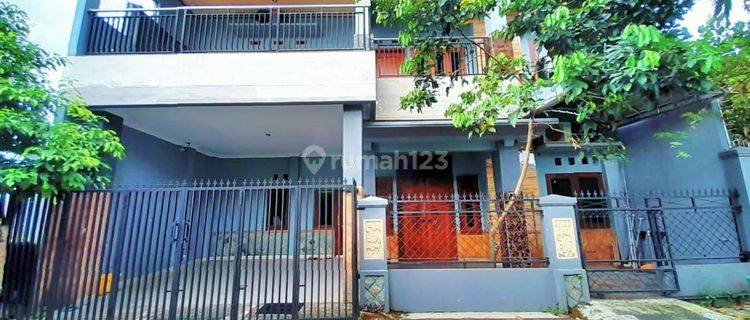 Rumah Second Bagus 2 Lantai di Colomadu Karanganyar 1
