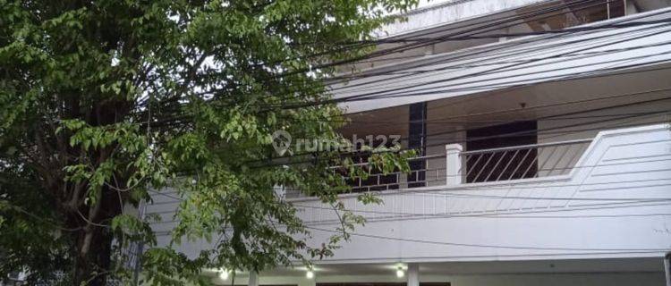 Rumah 3 Lantai di Raya Dukuh Kupang Barat, Surabaya 1