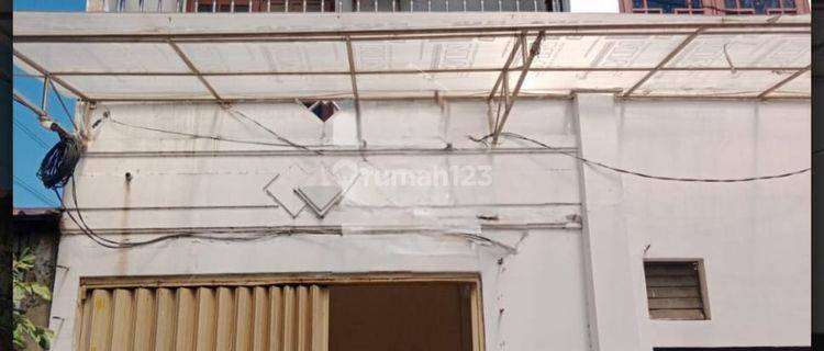 Rumah 2 Lantai Furnished di Dukuh Kupang Barat, Surabaya 1