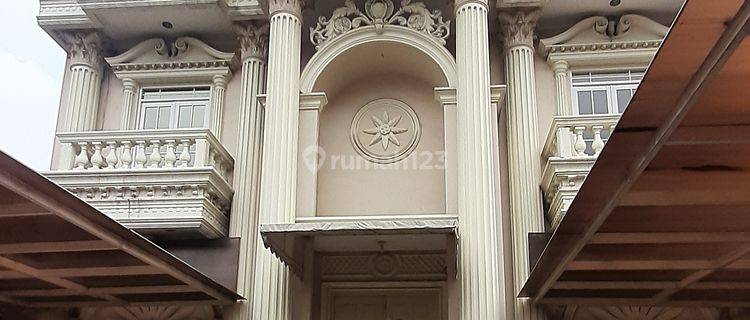 Rumah 3 lantai ,mewah dan bagus 1