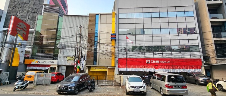 For Rent: 4-story shophouse next to Bank, strategic location on Sawah Besar Raya Street. Central Jakarta. 1