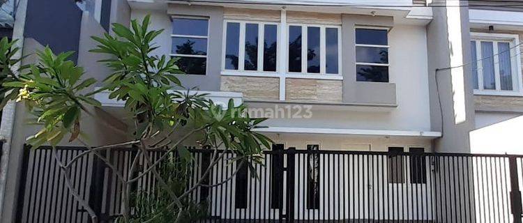 Dijual Rumah di Putat Indah Tengah, Surabaya 1