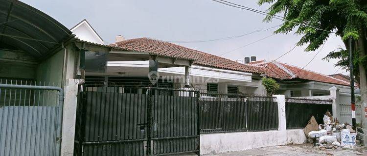 Rumah SHM Dijual di Raya Darmo Harapan Indah Surabaya 1