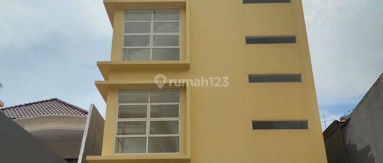 Gedung Pusat Kota Disewakan di Jl Embong Cerme Surabaya 1