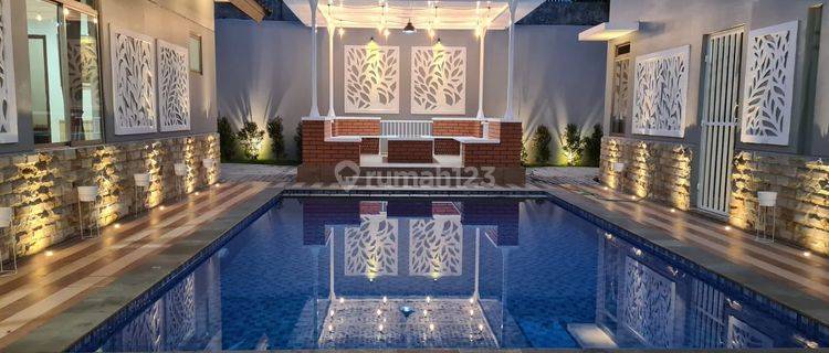 Rumah Full Furnished  Dengan Kolam Renang Kota Baru Parahyangan Kbp 1