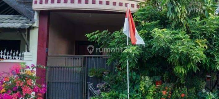 Rumah 1 Setengah Lantai Deket Masjid Agung 1