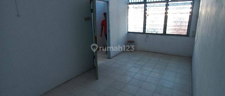 Di jual rumah lt 4 sudah renovasi dekat gajah mada 1