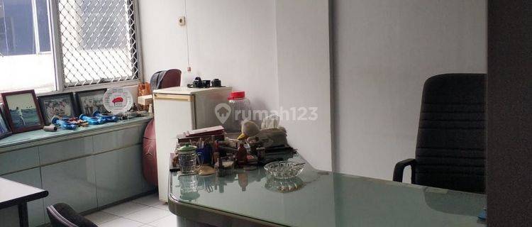 Di jual ruko semi lantai 4 full furnished kondisi bagus siap huni di pangeran jayakarta 1