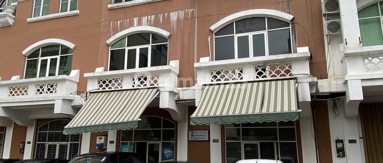 Strategic Linked Shophouse Suitable for Office Restaurant in Prime Area 1
