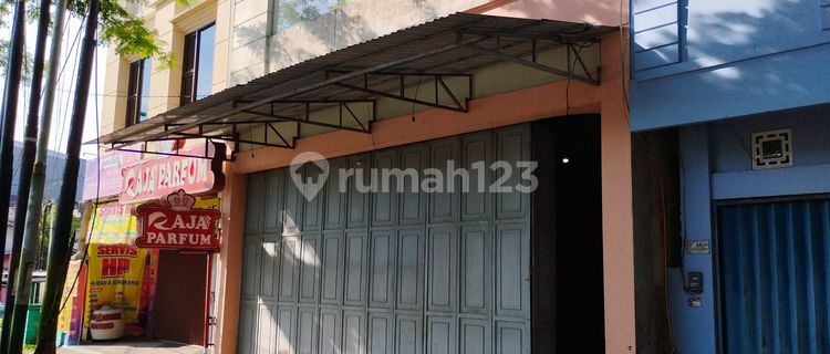 2-Story Shop House for Rent by the Main Road Near Dome Balikpapan 1