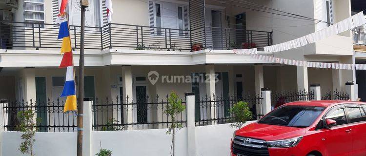 Rumah mewah di hook tingkat 2 di Jl. Dahlia, Batu Ampar Lestari 1