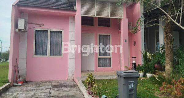 Rumah serba pink diperumahan grandcity.  1