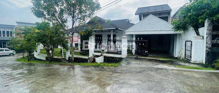 Rumah Minimalis Modern Dengan Seluas 480m² 1