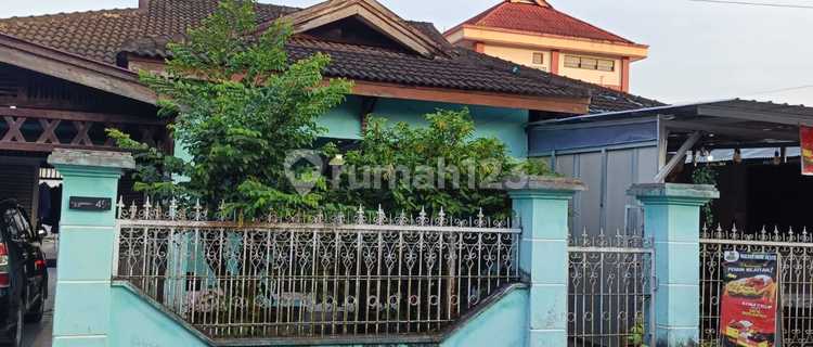 Rumah Model Lama Dekat Pasar Tradisional Merdeka Kota Samarinda 1