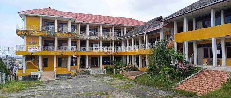 Gedung disewakan bekas Universitas Tri Darma 1