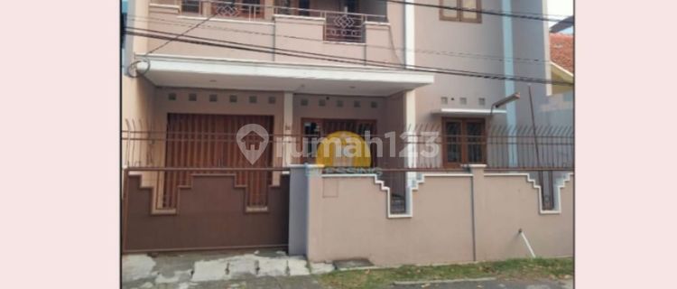 Rumah 2 lantai di tengah kota 1