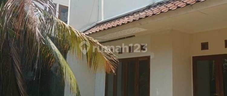Strategic, Ready-to-Occupy, Good House in Puri Mediterania 1