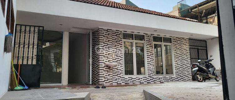 For Rent 3 Bedroom House In Jl. Cikatomas 2 1