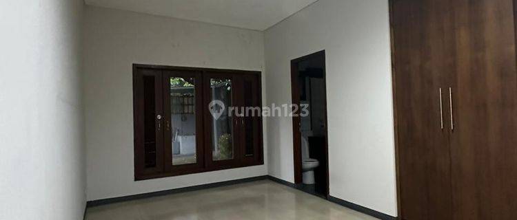 For Rent 4 Bedroom Rumah Kartanegara 1